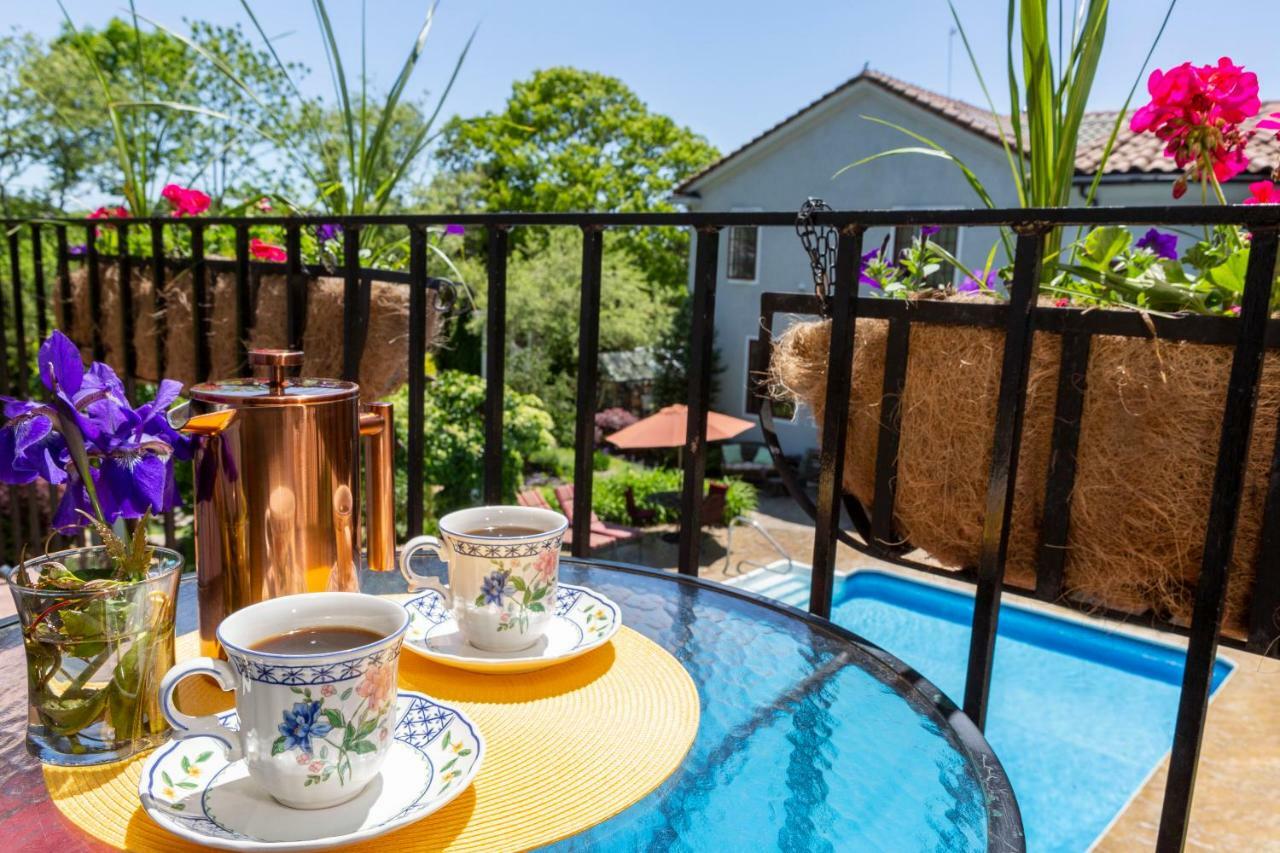 The Villa Bed And Breakfast Westerly Eksteriør bilde